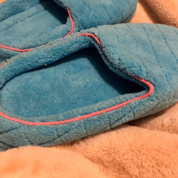 FLUFFY SLIPPERS - Picture 2 of 3